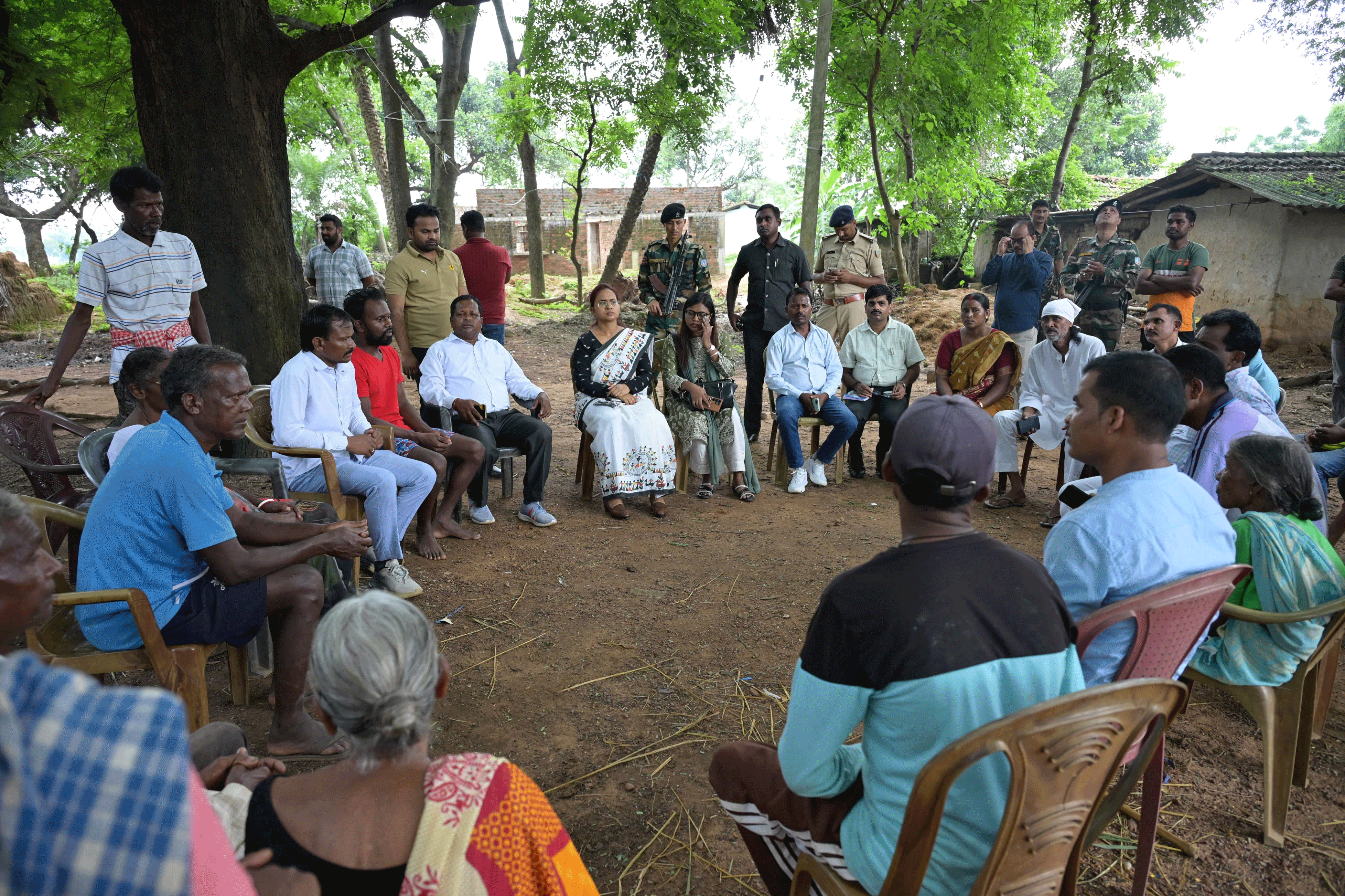 मंत्री शिल्पी नेहा तिर्की ने किया क्षेत्र भ्रमण, पीड़ित परिवारों से मिलकर बंधाया ढाढस