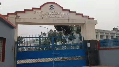 अररिया : ट्रेनिंग सेंटर से सरकारी संपत्ति की चोरी, चार शिक्षकों पर आरोप