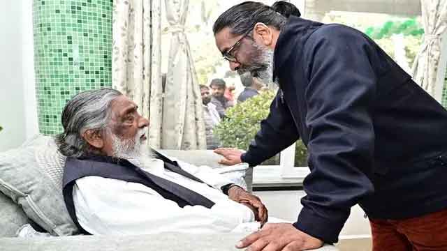 CM हेमंत सोरेन पिता शिबू सोरेन से मिलने पहुंचे सर गंगाराम अस्पताल
