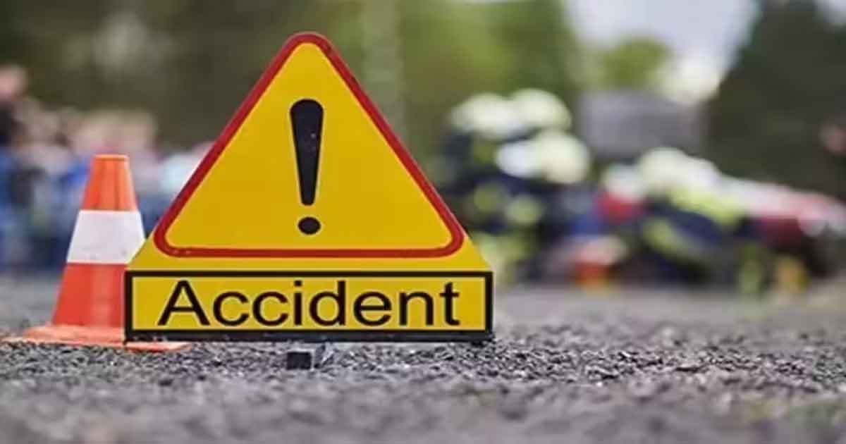 जमुई : बाइक सवार को बचाने में दो ट्रकों की भिड़ंत, बड़ा हादसा टला