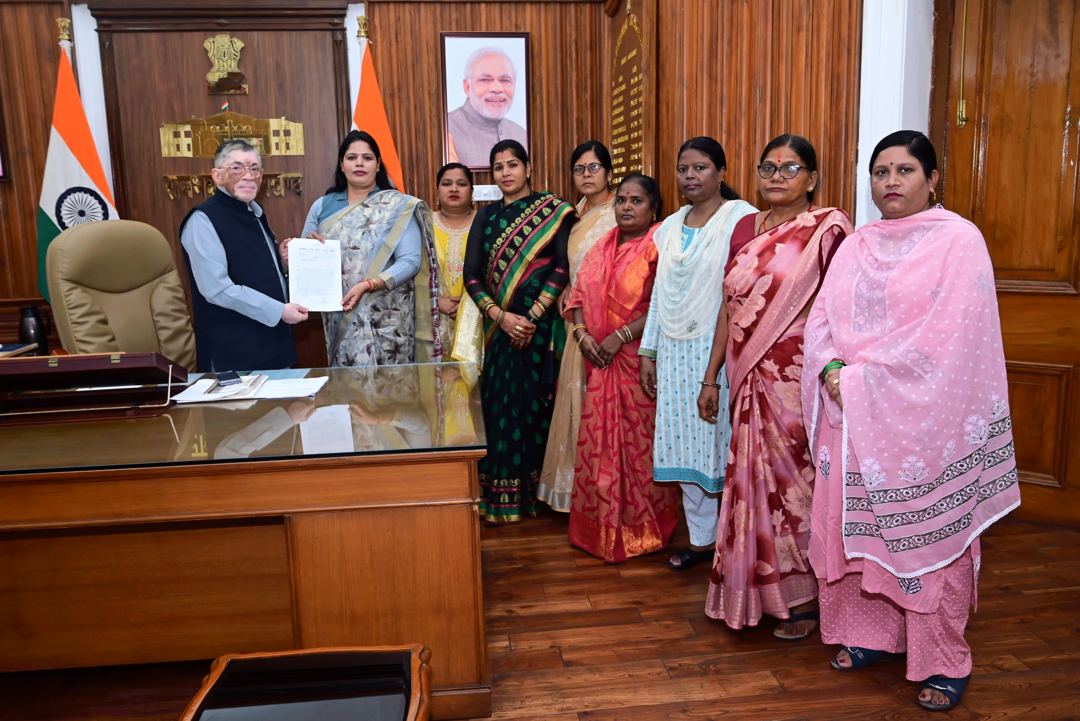 राज्यपाल से मिले महिला कांग्रेस व पंचायत प्रतिनिधियों के शिष्टमंडल, सौंपा ज्ञापन
