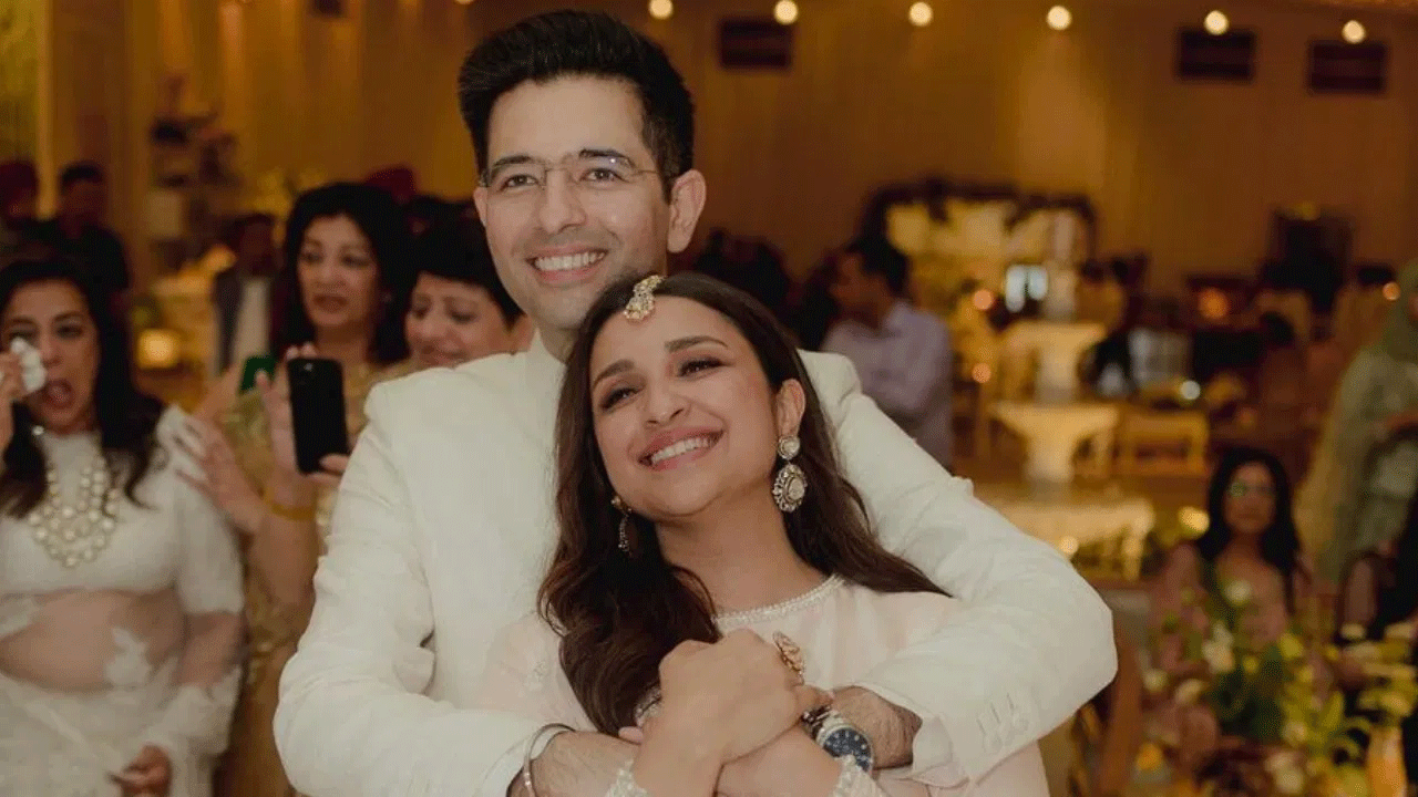 परिणीति चोपड़ा व राघव चड्ढा के घर गूंजेगी किलकारी, कपल ने शेयर की गुड न्यूज