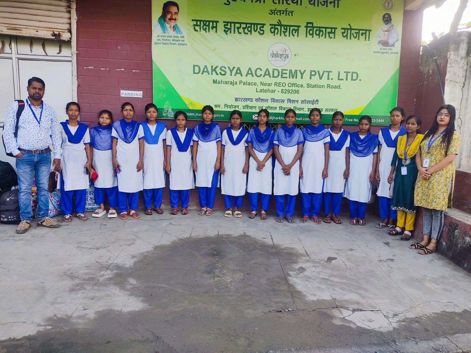 लातेहार: 13 अभ्यर्थी रोजगार के लिए भेजे गए केपीआर मिल्स तिरुपुर