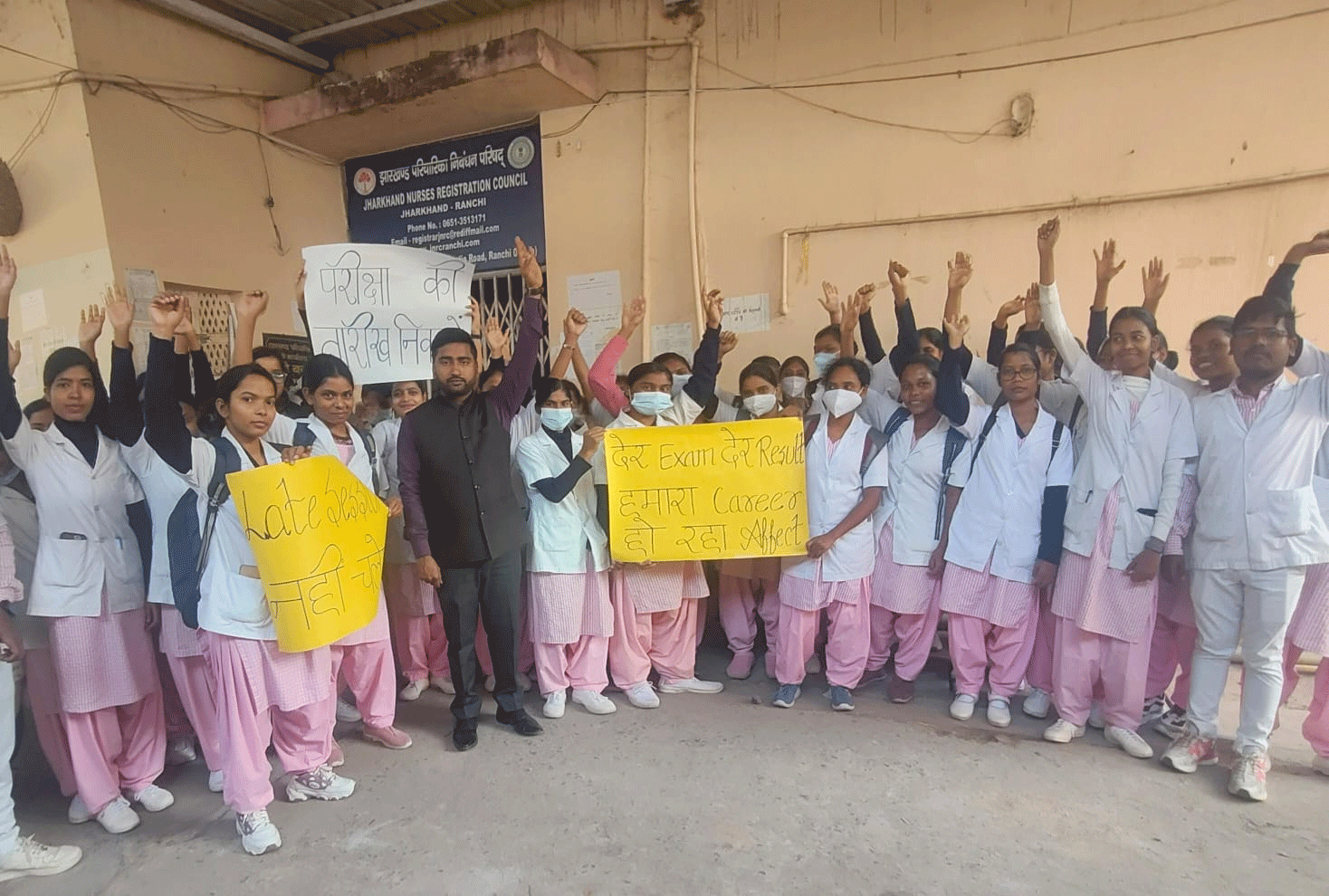 GNM छात्रों ने नर्सिंग काउंसिल में की तालाबंदी, रजिस्ट्रार के आश्वासन पर खत्म हुआ धरना