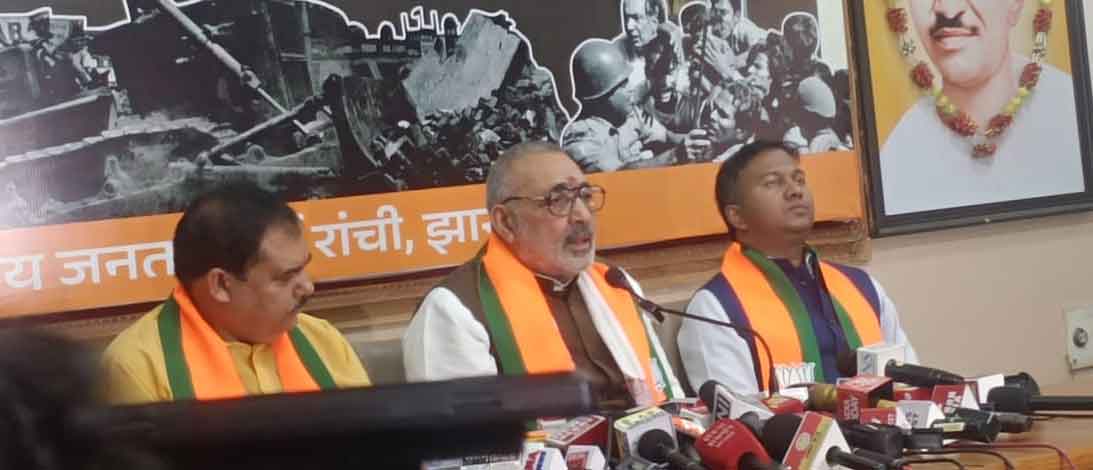 झारखंड बारूद के ढेर पर बैठा है : गिरिराज सिंह