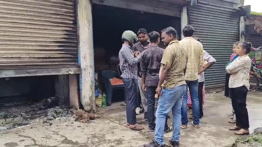 धनबाद :  शरारती तत्वों ने जनरल दुकान और होटल में लगाई आग , 5 लाख का नुकसान