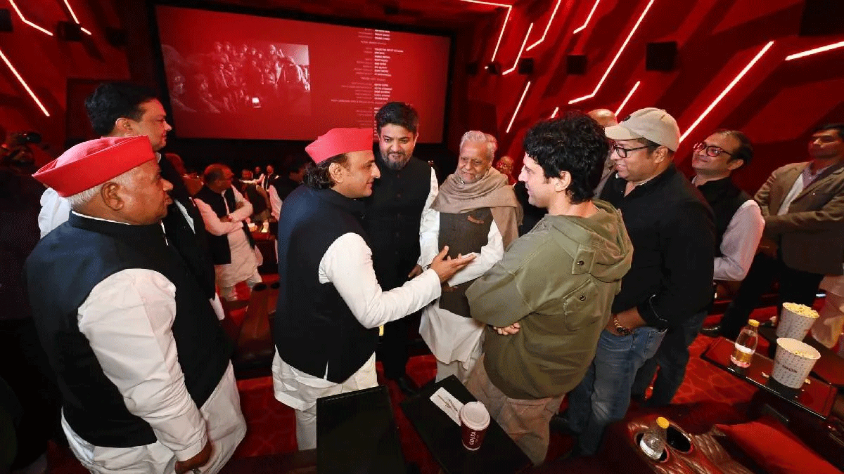 अखिलेश यादव ने देखी फिल्म ‘120 बहादुर’, पोस्ट शेयर कर कही दिल की बात