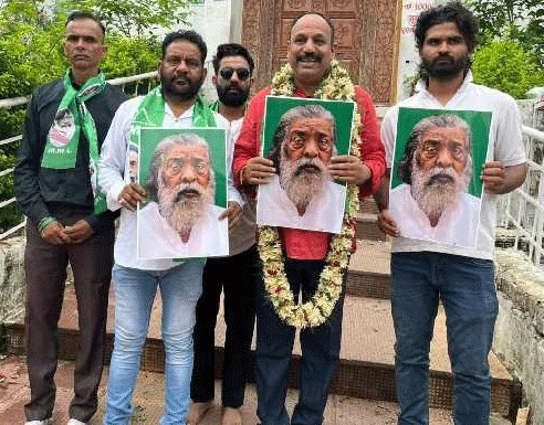 झारखंड में शिबू सोरेन के स्वास्थ्य को लेकर की गया पूजा-अर्चना