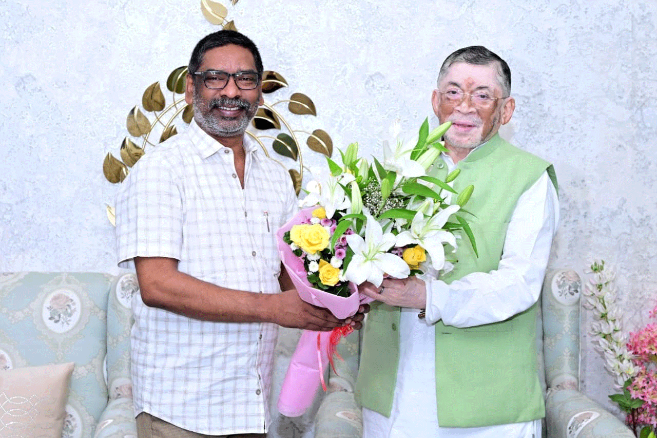 सीएम से मिले राज्यपाल, पुत्र के आर्शीवाद समारोह में आने का दिया न्योता