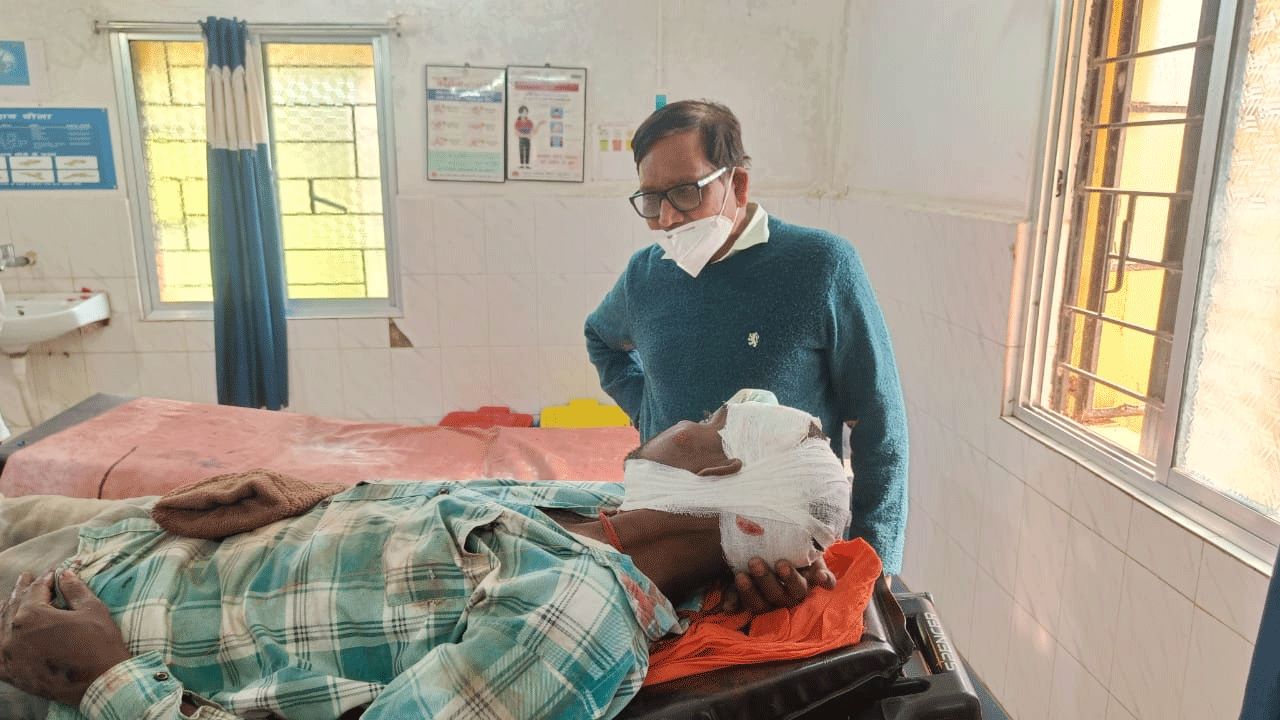 बहरागोड़ा: NH-49 पर दो बाइकों की टक्कर, दो गंभीर रूप से घायल