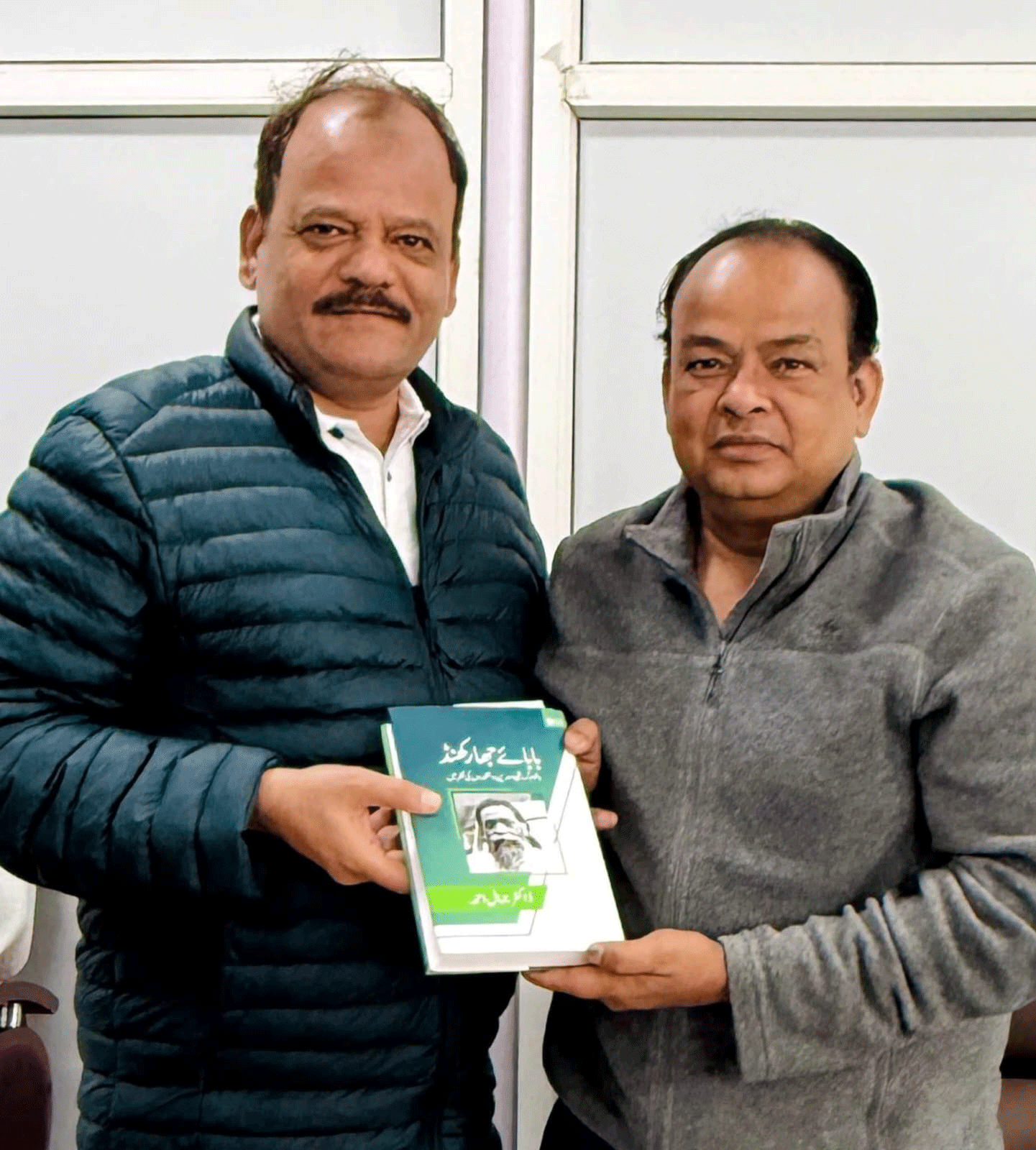 दिशोम गुरू के जीवन पर आधारित पुस्तक का स्वास्थ्य मंत्री ने किया अनावरण