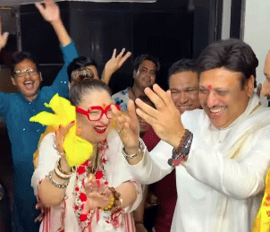 गणपति विसर्जन में पत्नी सुनीता संग  डांस करते दिखे गोविंदा,वीडियो वायरल