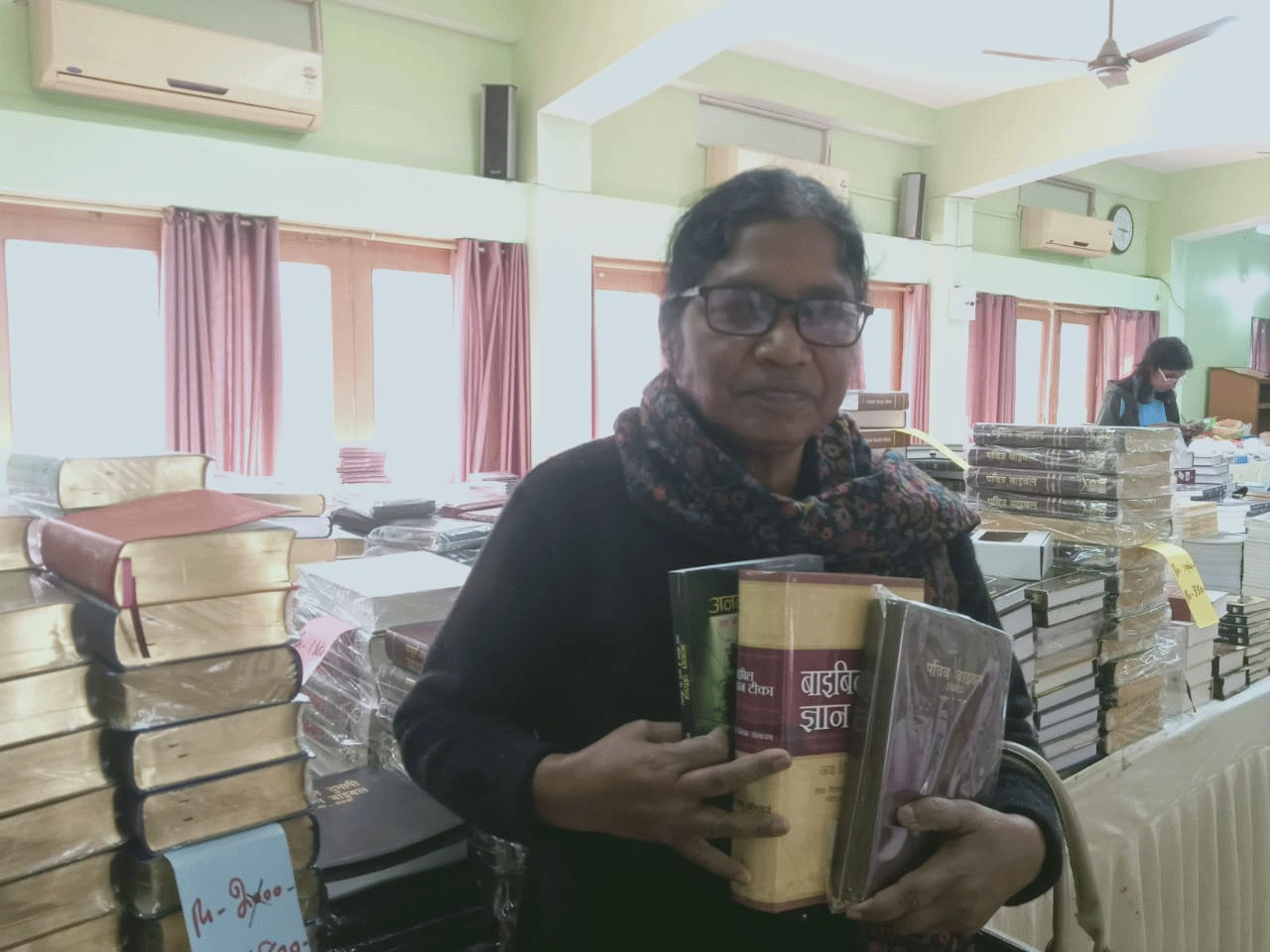 जीईएल चर्च कैंपस में लगा बाइबल पुस्तक मेला, पुस्तक प्रेमियों की उमड़ी भीड़