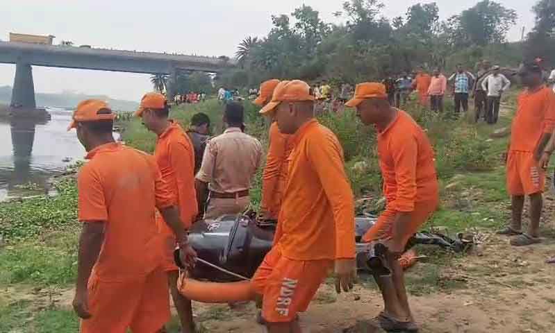 धनबाद :  दामोदर नदी में डूबे छात्र का शव 21 घंटे बाद बरामद