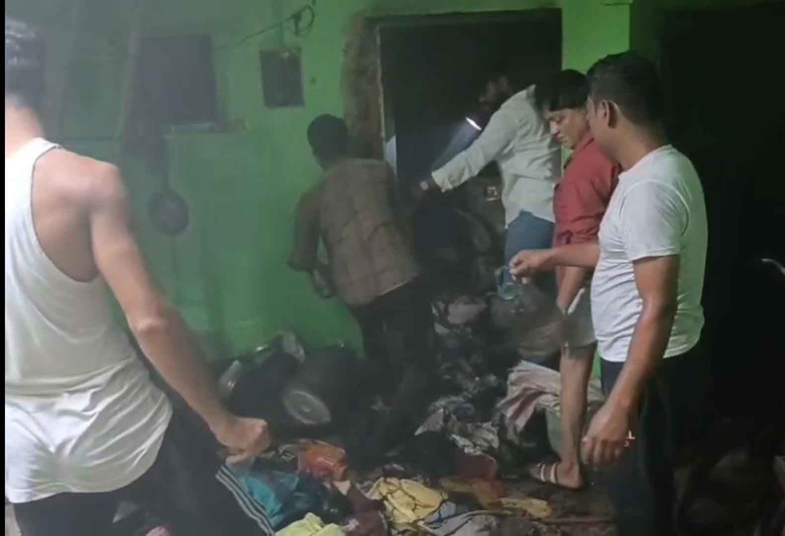 धनबाद :  संपत्ति विवाद में भतीजे ने चाचा के घर पर फेंका बम, बच्ची घायल