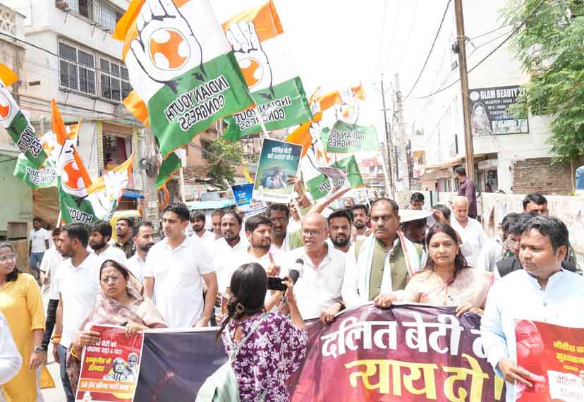 मुजफ्फरपुर की रेप पीड़िता की मौत पर युवा कांग्रेस ने हल्ला बोल मार्च निकाला