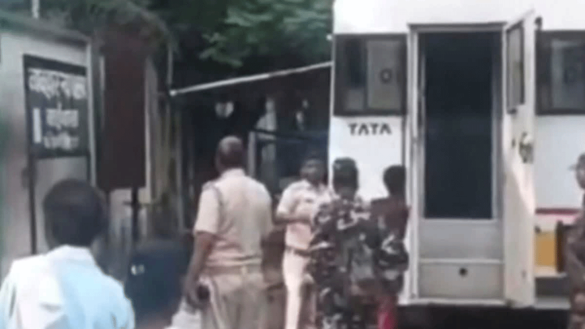 चाईबासा `नो-एंट्री` विवाद: पुलिस पर पथराव के आरोप में 16 गिरफ्तार, जेल भेजा गया