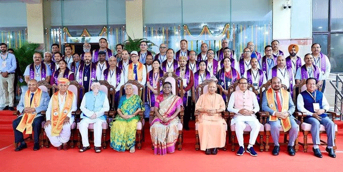 राज्यपाल पहुंचे बरेली, भारतीय पशुचिकित्सा अनुसंधान संस्थान के दीक्षांत समारोह में हुए शामिल