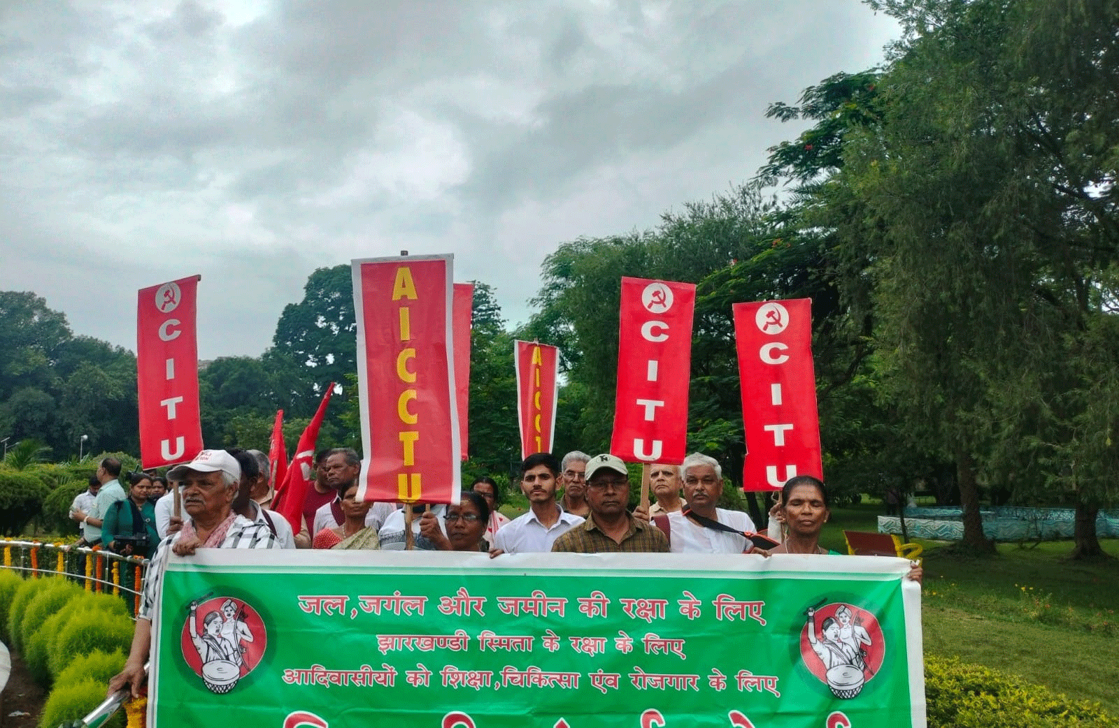 हूल दिवस पर मजदूर-किसान एकता का प्रदर्शन, लेबर कोर्ड रद्द करने की उठी मांग
