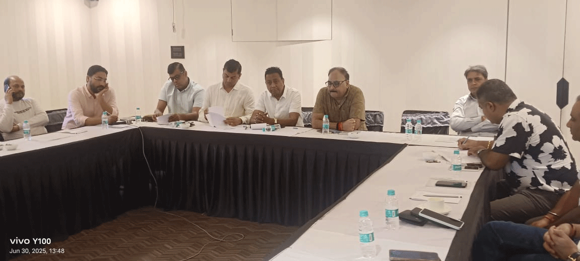 झारखंड में खनिजों की ढुलाई पर हर ट्रिप चलान 1200 यूजर चार्ज के विरोध में पत्थर व्यवसायी संघ ने की बैठक