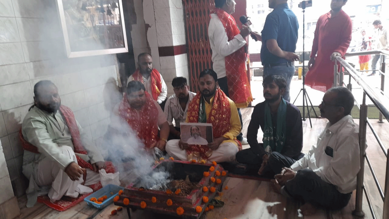 शिबू सोरेन के शीघ्र स्वस्थ होने के लिए JMM ने कराई पूजा अर्चना