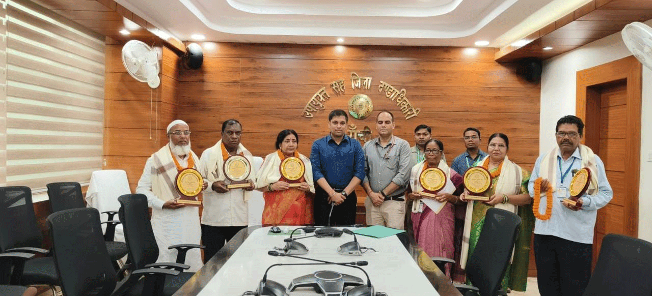 रांची में रिटायरमेंट के दिन ही मिल गए पेंशन के सारे लाभ, 6 शिक्षक हुए सम्मानित