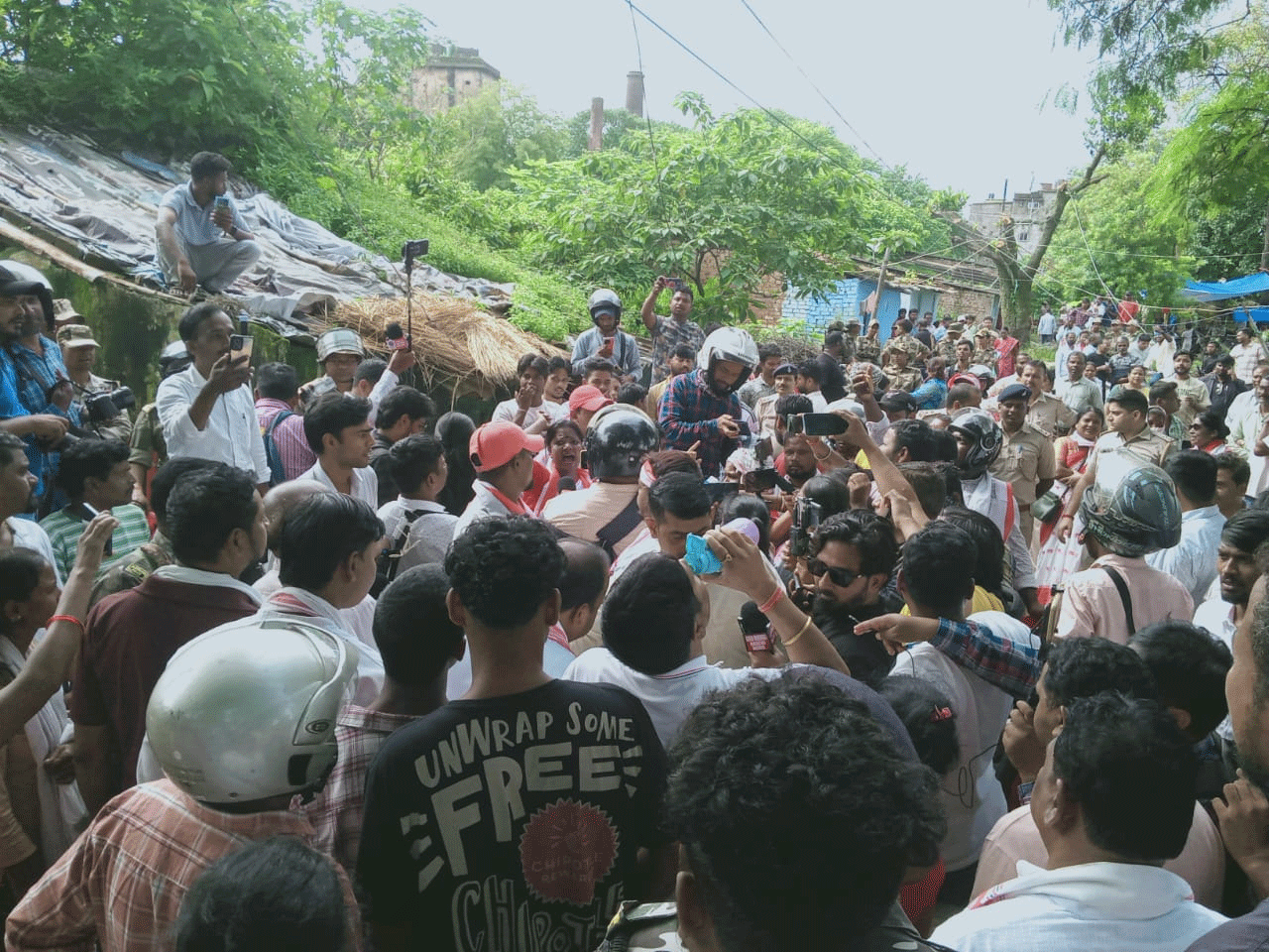 सरना झंडा स्थापना को लेकर आदिवासी समाज दो धड़ों में बंटा, लालपुर बना रणक्षेत्र