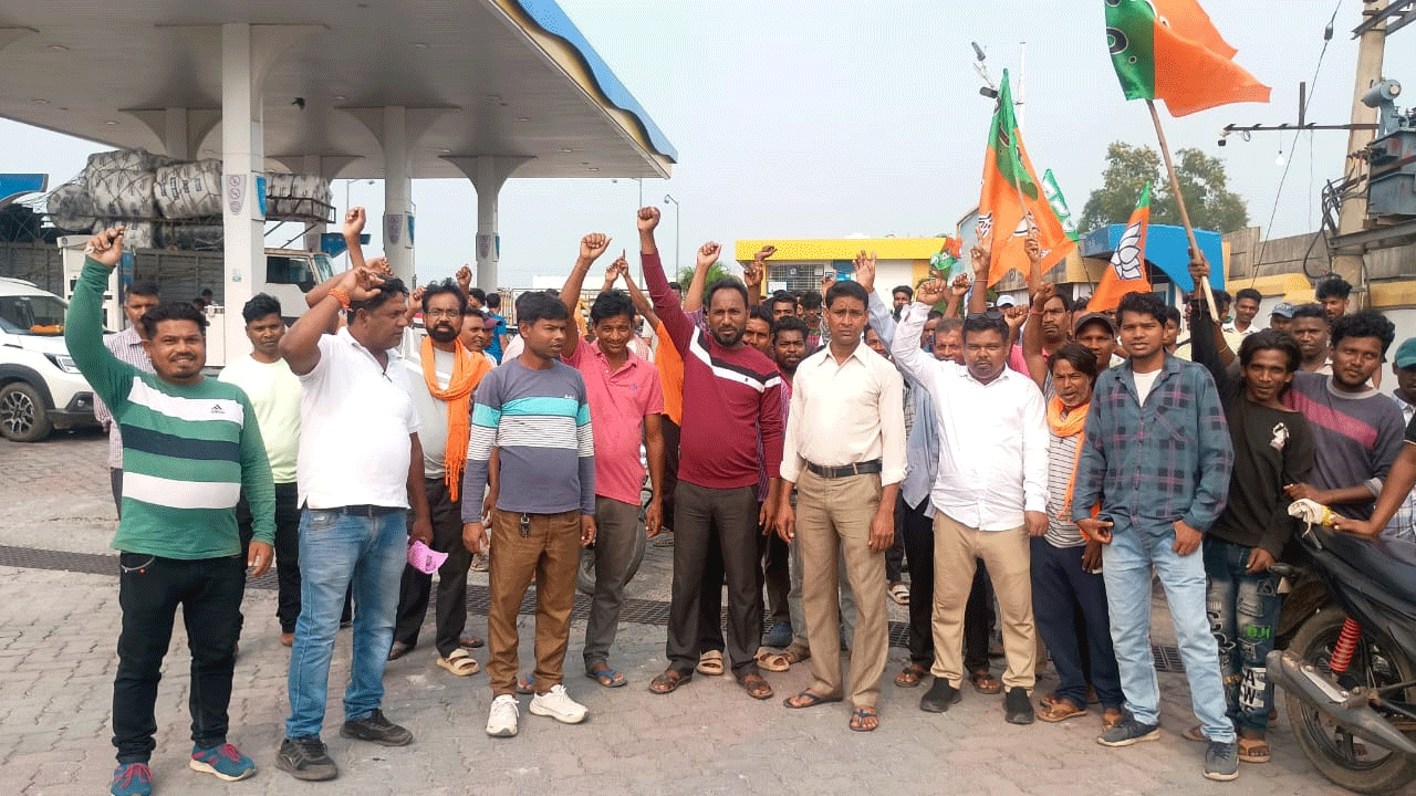 भाजपा नेता जगन्नाथ सोरेन की अगुवाई में गालूडीह में निकली मोटरसाइकिल रैंली