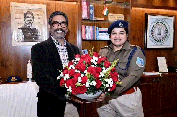 पलामू डीसी व एसपी, सीएम से की मुलाकात, नव वर्ष की दी बधाई