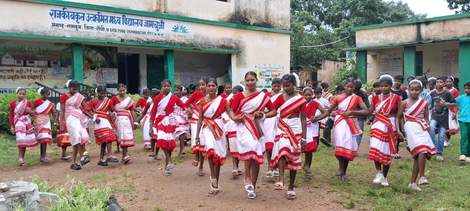 करमा पर्व : संस्कृति और भाईचारे का संगम, रांची के विद्यालयों में बच्चों ने किया उत्सव का आयोजन