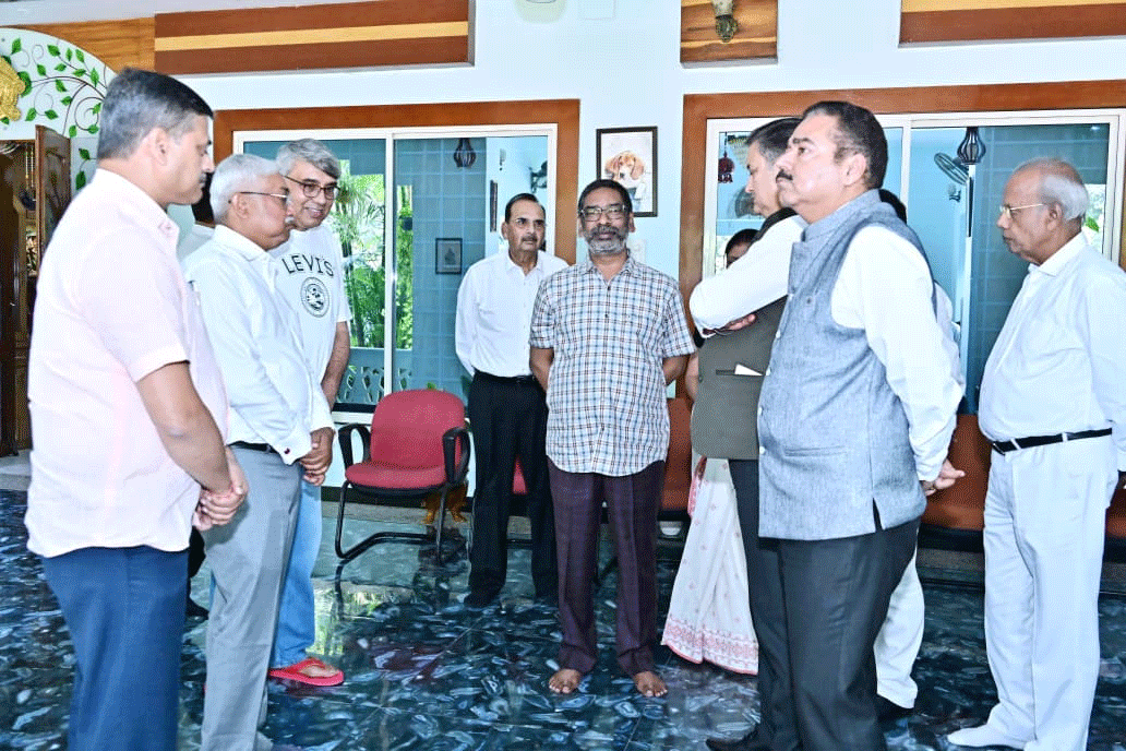 मुख्यमंत्री हेमन्त सोरेन ने न्यायमूर्ति रोंगोन मुखोपाध्याय की माता को दी श्रद्धांजलि