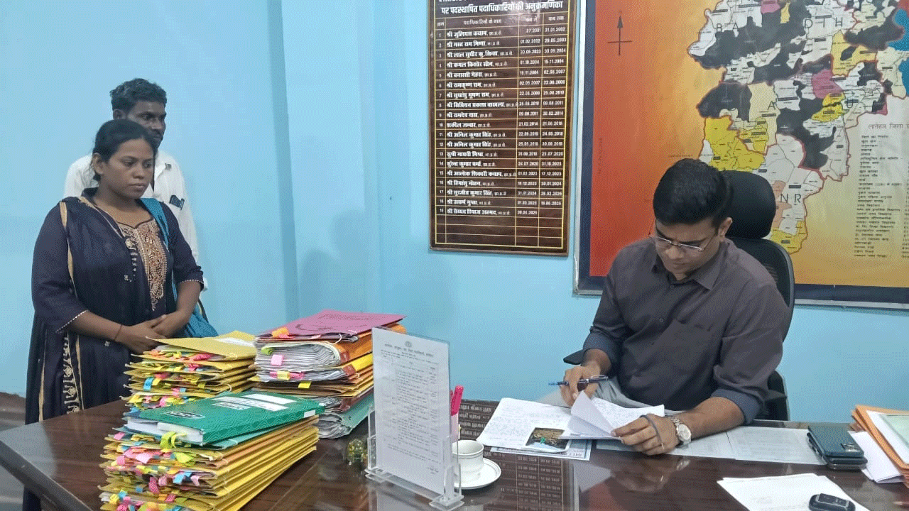 लातेहार : उप विकास आयुक्त की अध्यक्षता में जन शिकायत निवारण का आयोजन