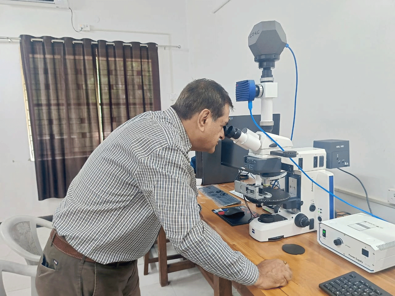 RU के भूविज्ञान विभाग में आया अत्याधुनिक माइक्रोस्कोप 