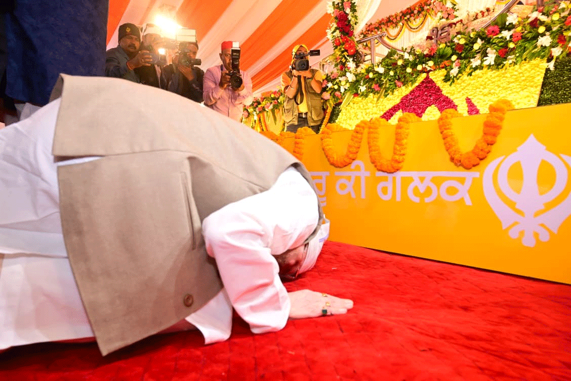गुरु नानक देव जी के प्रकाशोत्सव पर राज्यपाल ने मत्था टेका, प्रदेशवासियों को दी शुभकामनाएं