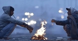 चाईबासा : कड़ाके की ठंड में अलाव की व्यवस्था न होने से लोग परेशान