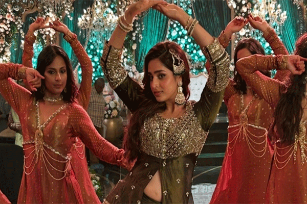 ‘धुरंधर’ का गाना ‘शरारत’ 100 मिलियन व्यूज पार,आयशा खान ने पोस्ट शेयर कर जताई खुशी