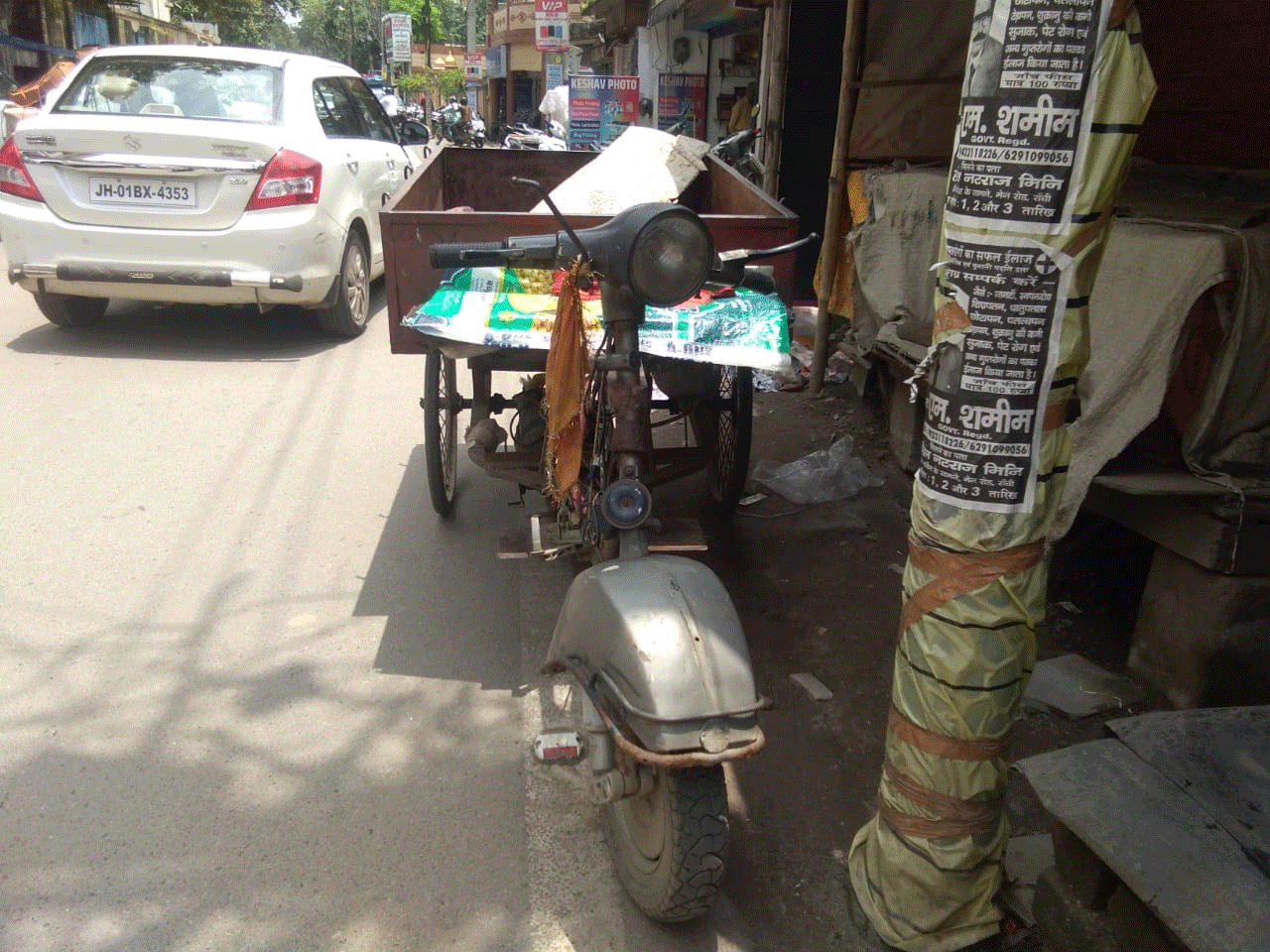 बिहारी मजदूरों देशी जुगाड़ बनाम हाईटेक टेक्नोलॉजी: स्कूटर को बना डाला इंजन वाला रिक्शा