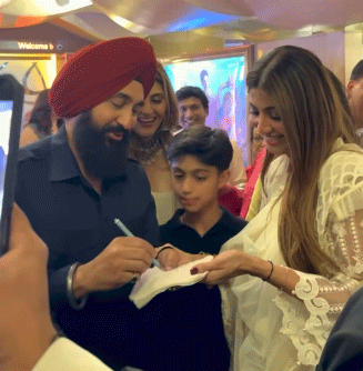 ‘मेहर’ की रिलीज पर शिल्पा ने लिया राज कुंद्रा का पहला ऑटोग्राफ, बोलीं – अब तक सिर्फ चेक पर लिया..