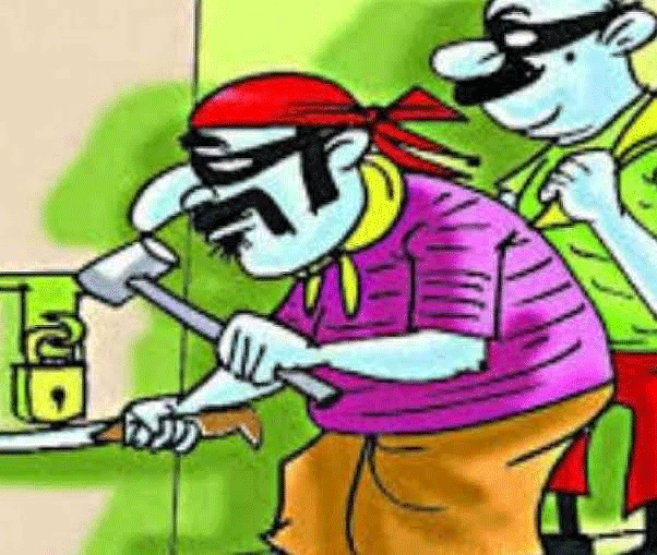 नालंदा: दुकान का ताला तोड़कर लाखों की चोरी, वारदात CCTV में कैद