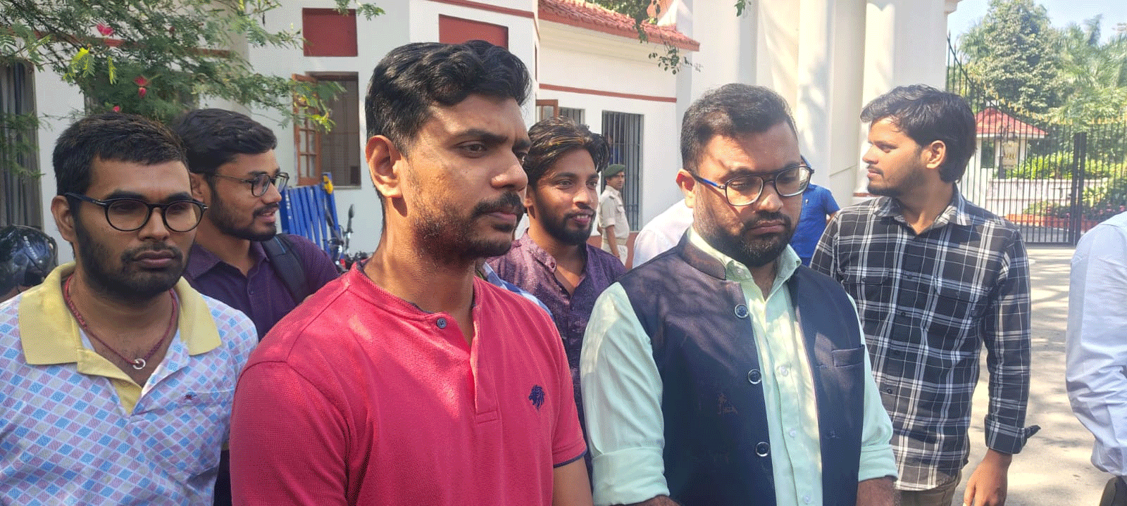 JSSC CGL पेपर लीक प्रकरण : अभ्यर्थियों का प्रतिनिधिमंडल पहुंचा राजभवन,सौंपा ज्ञापन