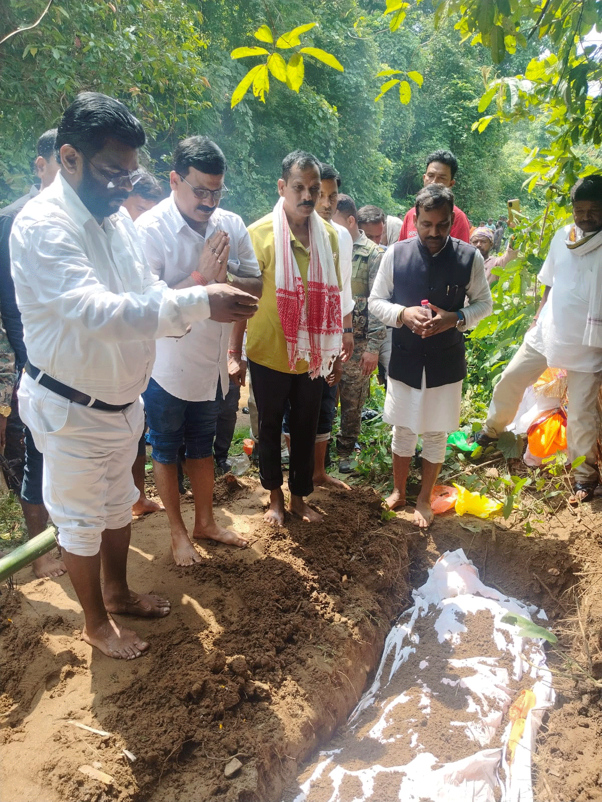 दिवंगत झामुमो नेता का अंतिम संस्कार, पूर्व मंत्री हुए शामिल