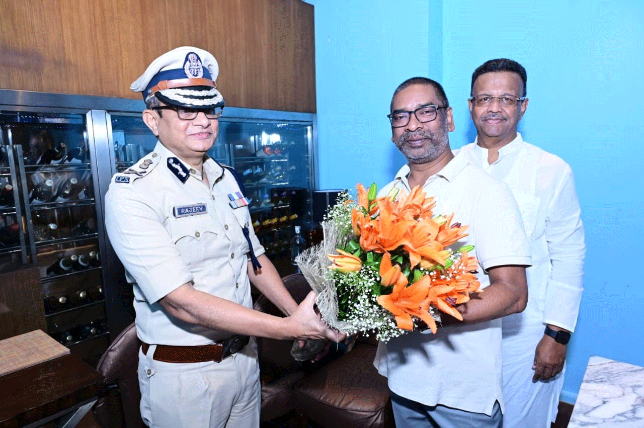 CM हेमंत सोरेन बंगाल दौरे पर,  कोलकाता के मेयर व DGP से की मुलाकात