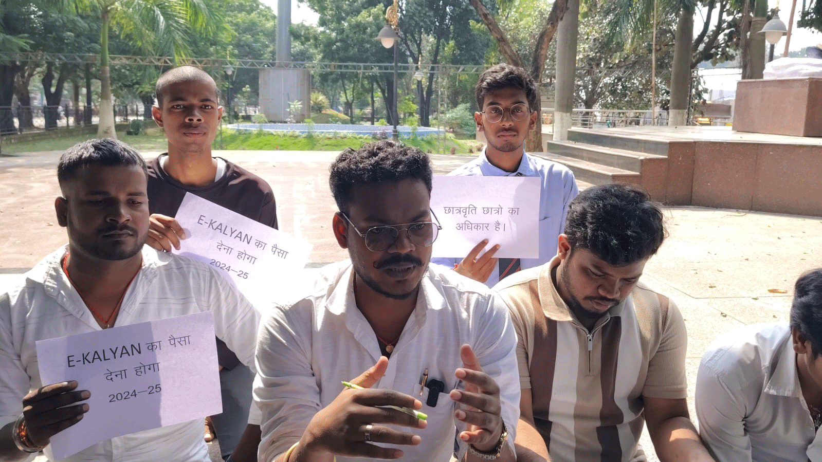 दो साल से छात्रवृत्ति से वंचित झारखंड के छात्र, बबलू महतो ने उठाई सरकार पर उंगली
