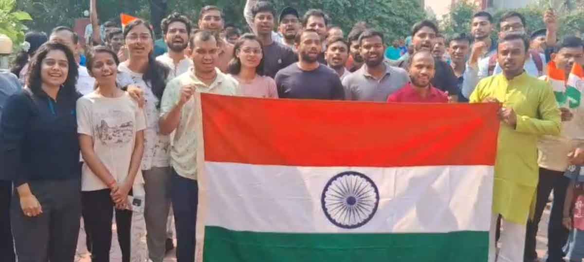 धनबाद : ऑपरेशन सिंदूर की सफलता पर निकाली गयी तिरंगा यात्रा, देशभक्ति नारे गूंजे
