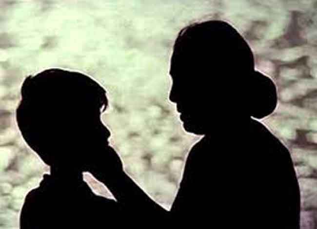 पलामू मां-बेटा उम्र विवाद :  छोटे बेटे अनुज ने कहा, दूसरी मां है...