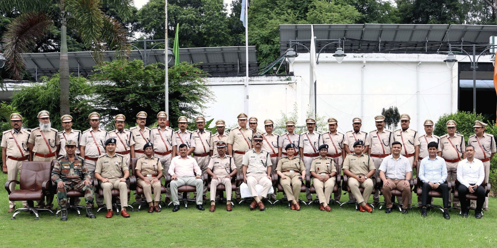 झारखंड पुलिस मुख्यालय में नवप्रोन्नत DSP को बैच लगाकर सम्मानित किया गया