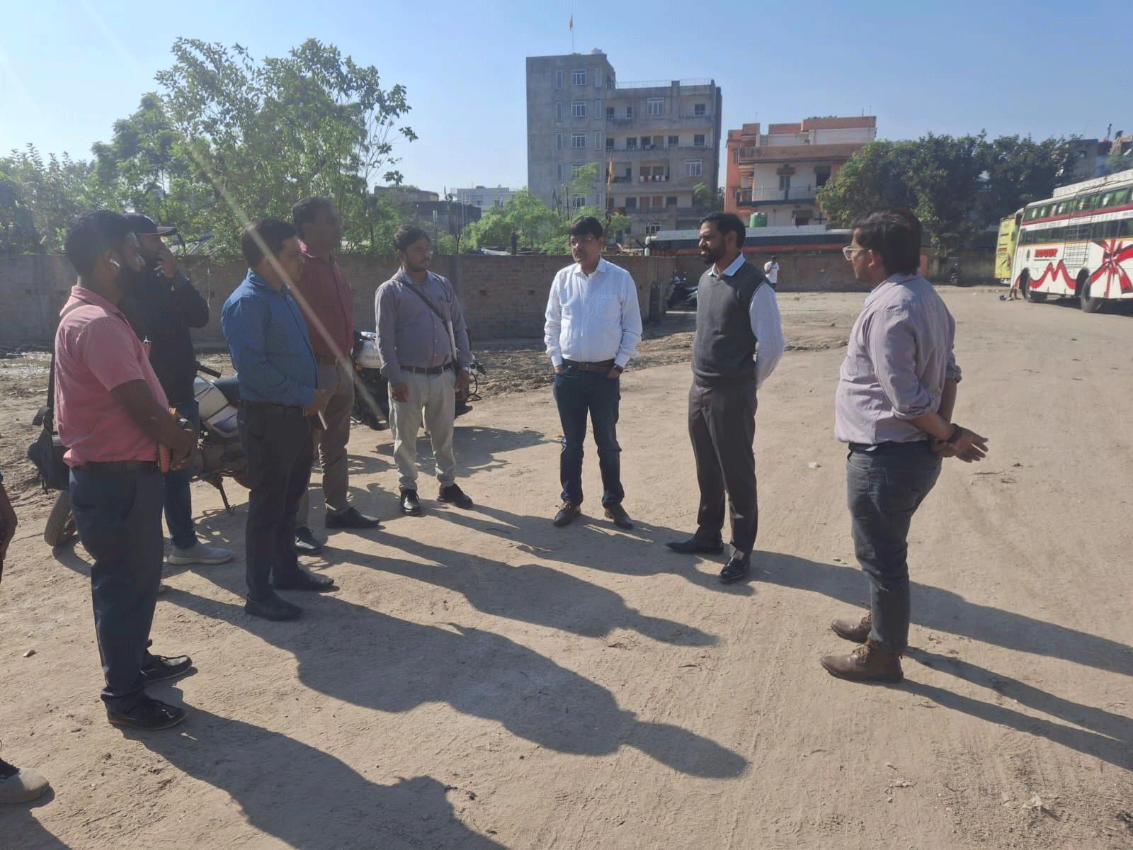 खादगड़ा बस टर्मिनल स्थित निगम की जमीन से अवैध कब्जा हटाने के निर्देश