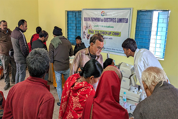 रामगढ़ :  BFCL का निःशुल्क नेत्र जांच शिविर, 100 से अधिक लोगों की हुई जांच