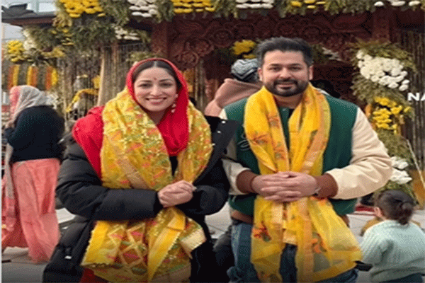 ‘धुरंधर’ की सफलता के बीच मां बगलामुखी मंदिर पहुंचे यामी गौतम -आदित्य धर, वीडियो वायरल