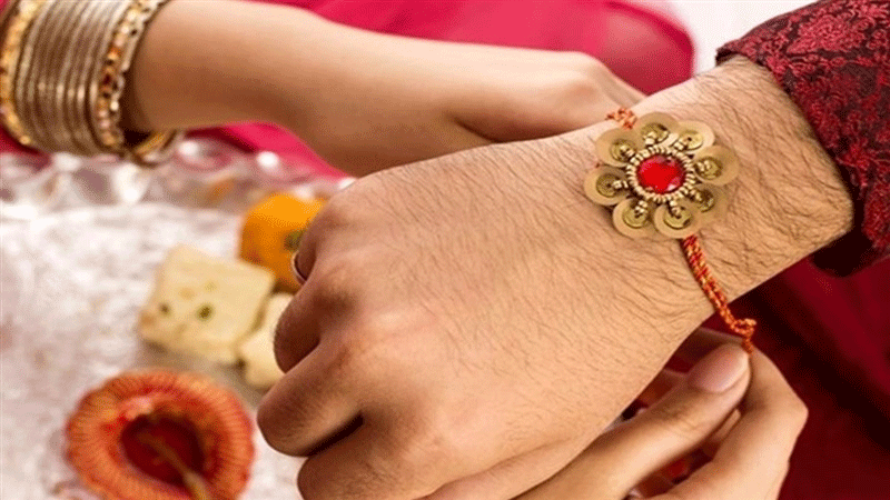 रक्षाबंधन पर भद्रा नहीं पर राहुकाल का है साया, जानें राखी बांधने का शुभ मुहूर्त